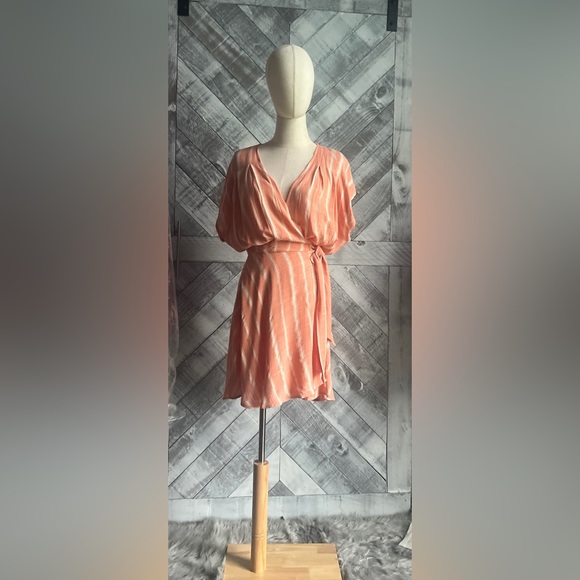 L*SPACE REVOLVE NWT SUNSHINE FEELS WRAP DRESS - Picture 7 of 12